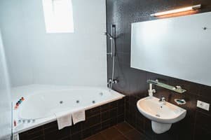 Александровский 25