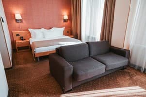 Александровский 37