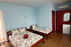 Готель Буревісник 411А. Тримісний 8