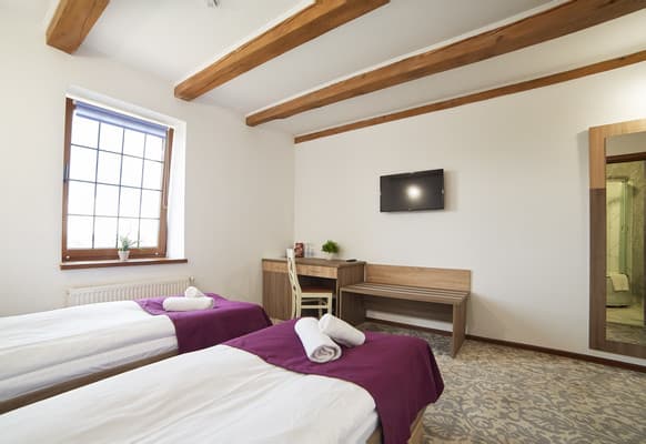 Coin Hotel  1