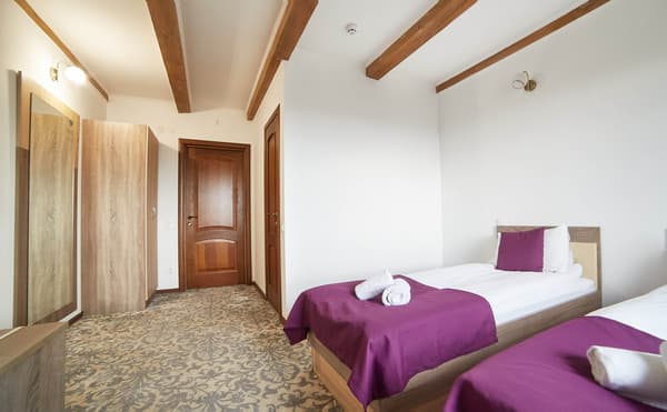Coin Hotel  4