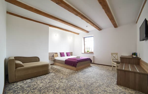 Coin Hotel  6