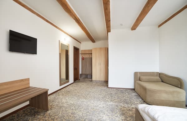 Coin Hotel  9