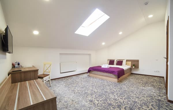 Coin Hotel  12