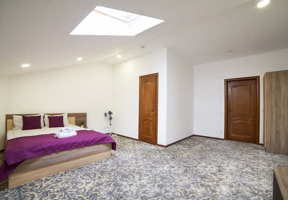 Coin Hotel  13