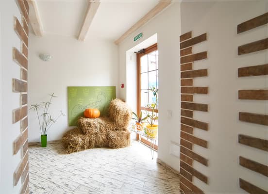 Coin Hotel  25