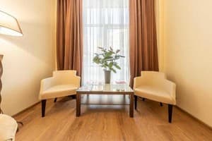 Corona Hotel&Apartments  8