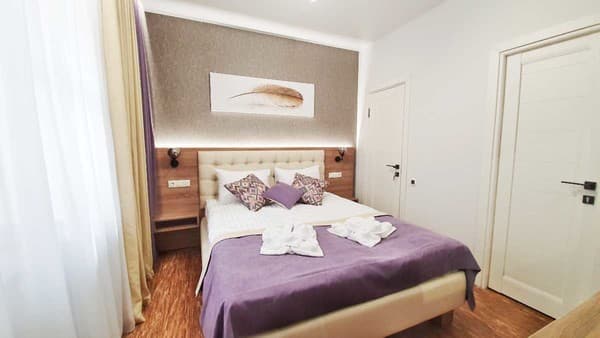 DeMarApart Violet 5