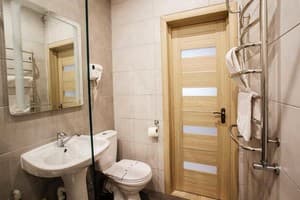 Отель Discovery Hotel. Эконом 8-местный  8