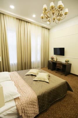Donald hotel 2