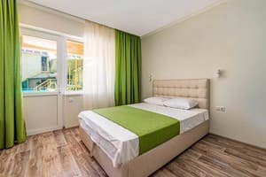 Готель Green hotel-club. Люкс тримісний  5