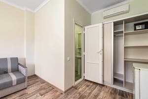 Готель Green hotel-club. Люкс тримісний  6