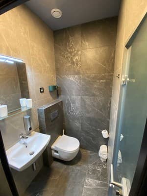 LIFT ROOMS 12