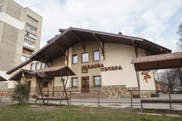 Готельно-ресторанний комплекс Медова Печера