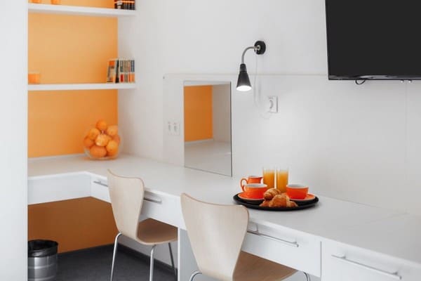 Orange Hotel 3