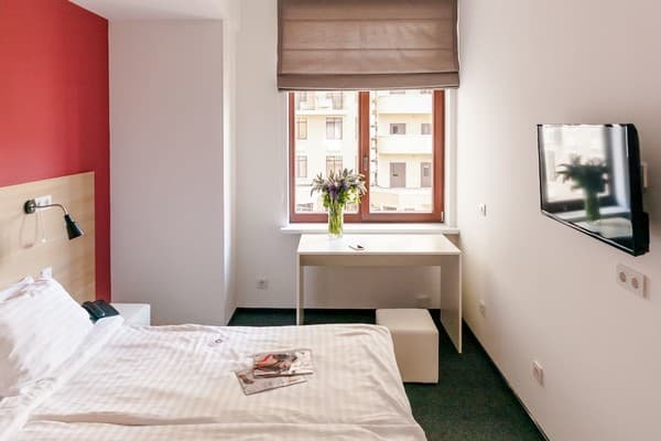 Orange Hotel 10
