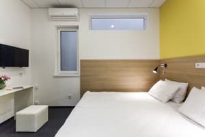 Отель Orange Hotel. Эконом двухместный классик без вида 1