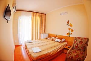 Отель Parus. Стандарт двухместный (2+1) 4