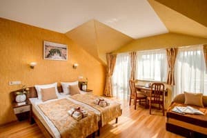 Отель Писанка Hotel & SPA. Стандарт трехместный улучшеный с балконом  1
