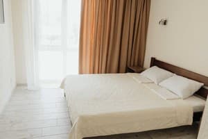 Готель REEF Hotel. Стандарт двомісний із видом на сад 3