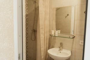 Готель REEF Hotel. Стандарт двомісний із видом на сад 9