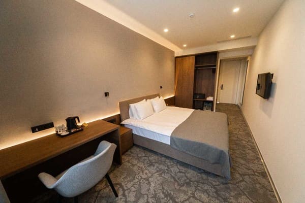 Small Hotel 26