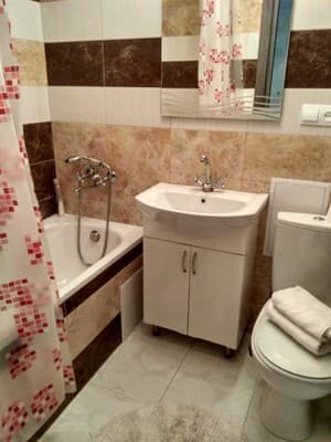 Возле Искры ул. Сиховская, 10а 5