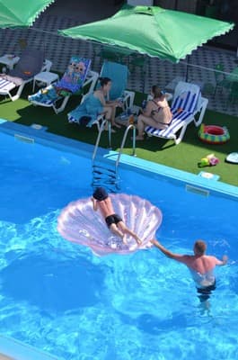 Weekend Family Hotel 8