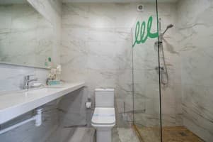 Отель Weekend Family Hotel. Делюкс 4-местный с видом на море 3