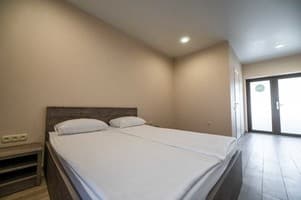 Отель Weekend Family Hotel. Улучшенный трехместный с видом на море 2